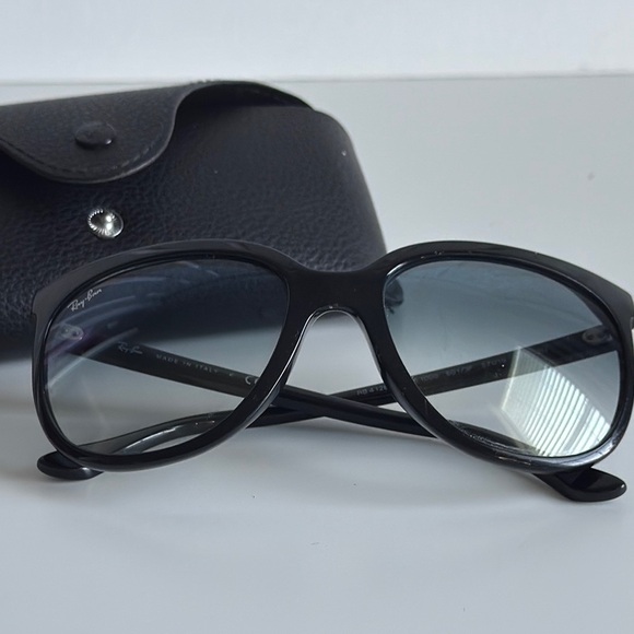 Ray-Ban RB4126 Black Sunglasses with Oversized Cat-Eye Frame and Gradient Lenses - Picture 9 of 9